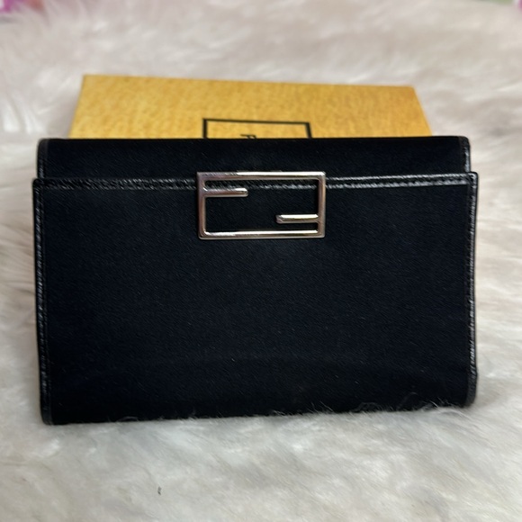 💯Authentic Fendi Short Wallet🍀 - Picture 3 of 13